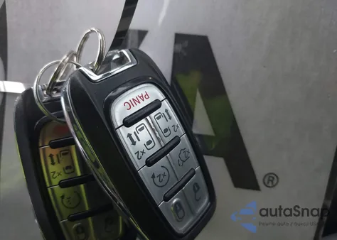 2017 Chrysler Pacifica Touring-L из США, поврежденный, VIN 2C4RC1BG8HR587435